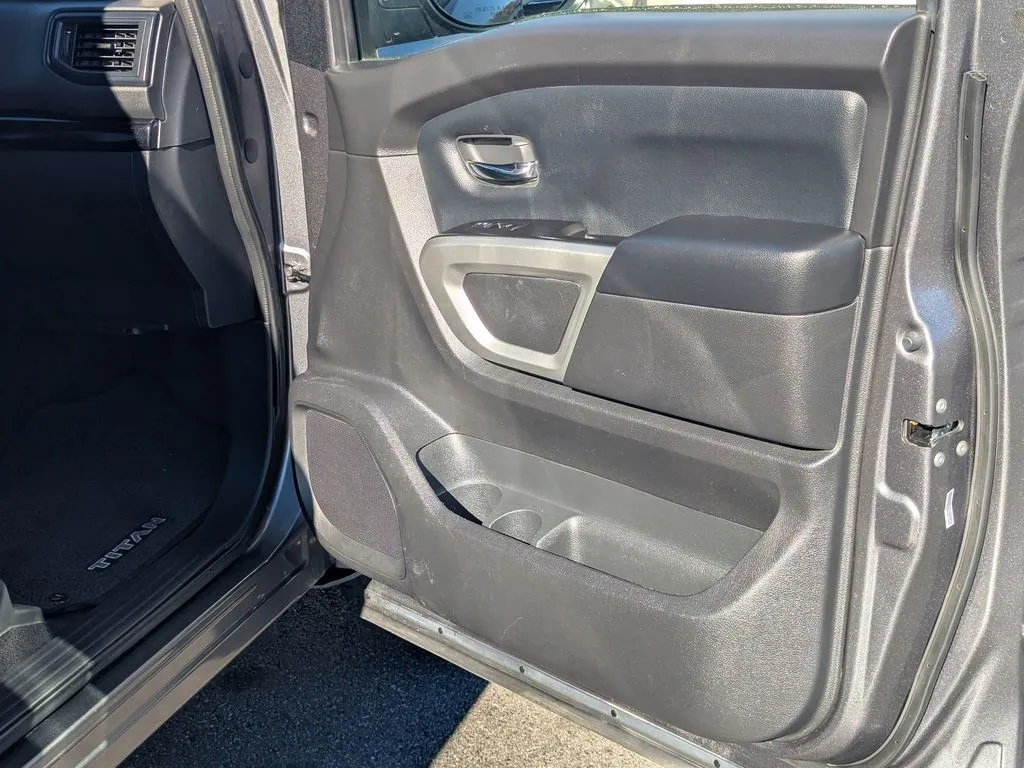 2023 Nissan Titan SV - Photo 10