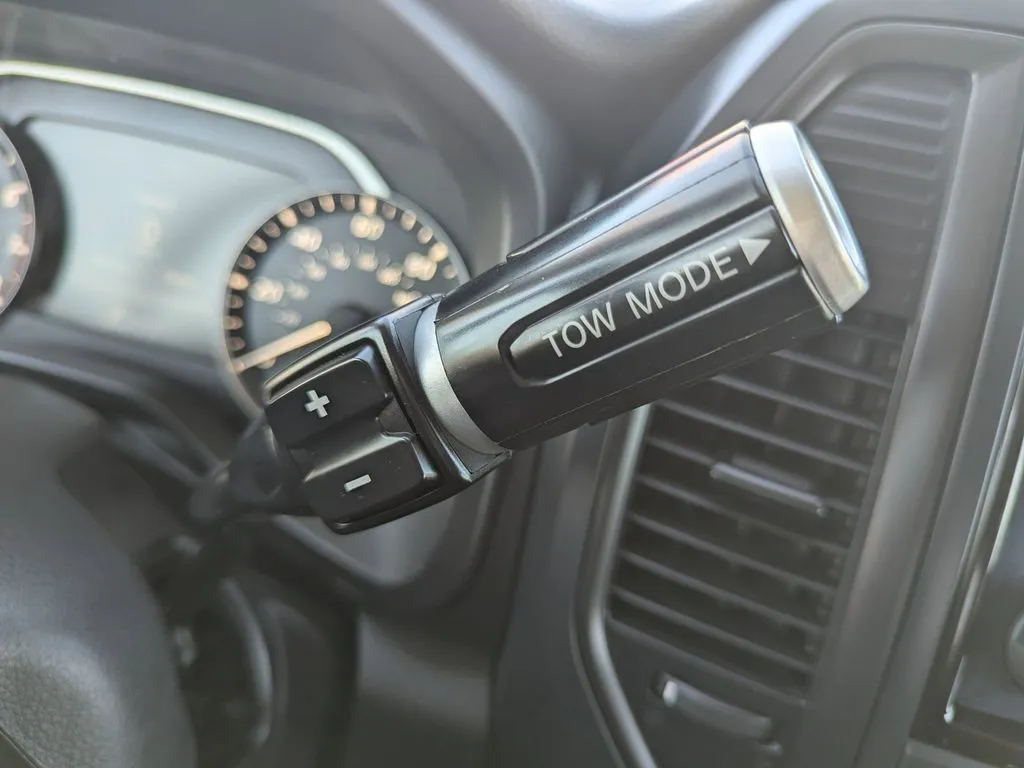 2023 Nissan Titan SV - Photo 22