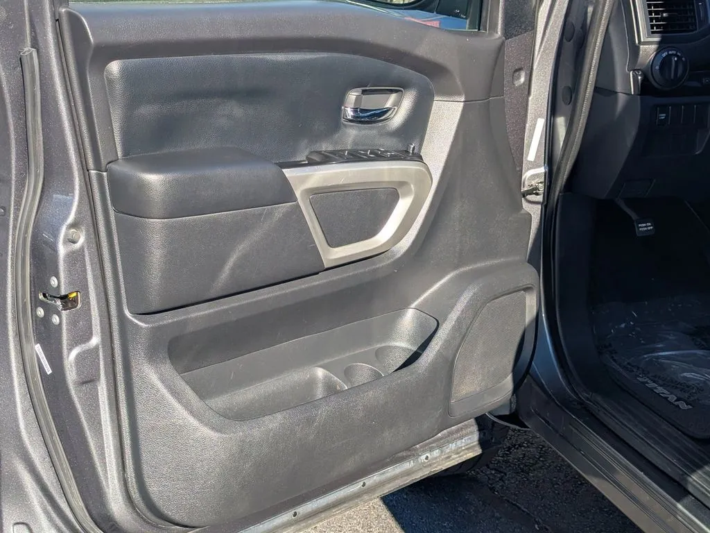 2023 Nissan Titan SV - Photo 7
