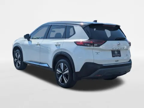 More photos of 2021 Nissan Rogue SL at Town Center Nissan, GA