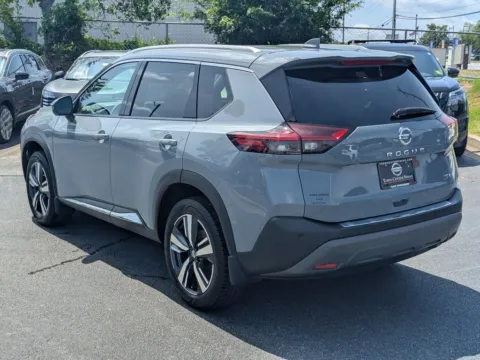 More photos of 2021 Nissan Rogue SL at Town Center Nissan, GA