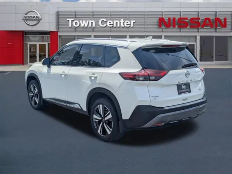 More photos of 2023 Nissan Rogue SL at Town Center Nissan, GA