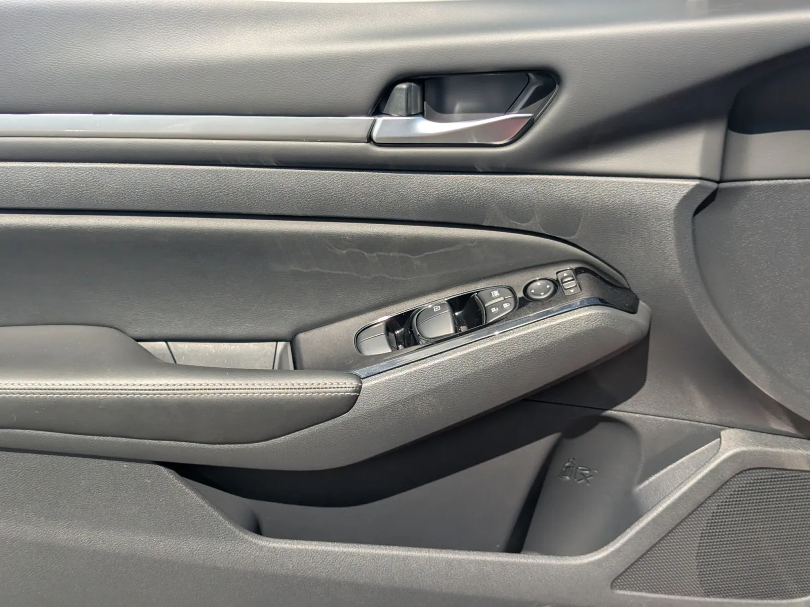 2024 Nissan Altima SL - Photo 10