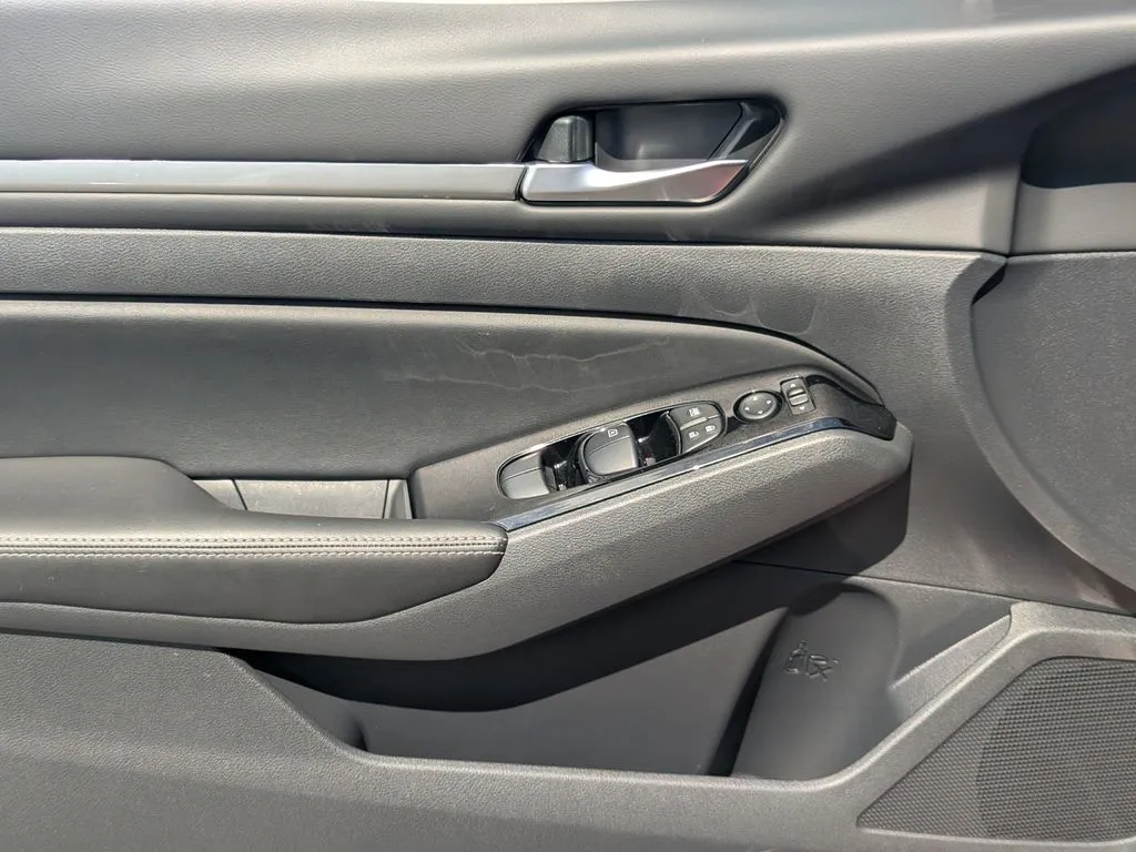 2024 Nissan Altima SL - Photo 10