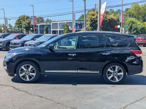 More photos of 2014 Nissan Pathfinder Platinum at Town Center Nissan, GA