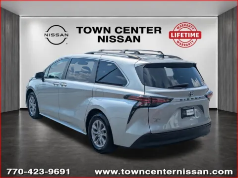 More photos of 2022 Toyota Sienna XLE at Town Center Nissan, GA