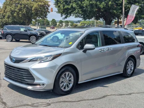 Another view of 2022 Toyota Sienna XLE for sale in Kennesaw, GA at Town Center Nissan