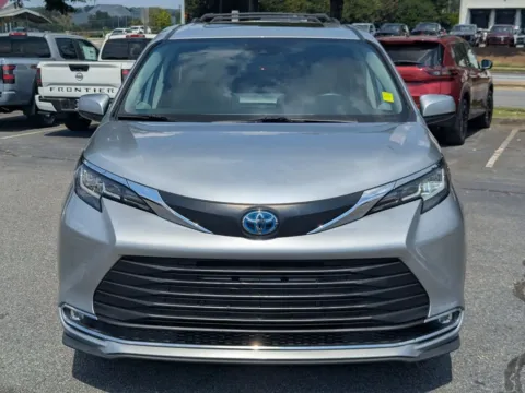 Photos of 2022 Toyota Sienna XLE for sale in Kennesaw, GA at Town Center Nissan