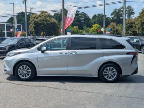 More photos of 2022 Toyota Sienna XLE at Town Center Nissan, GA