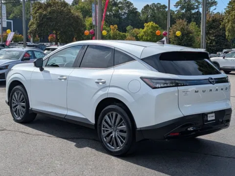 More photos of 2027 Nissan Murano SL at Town Center Nissan, GA