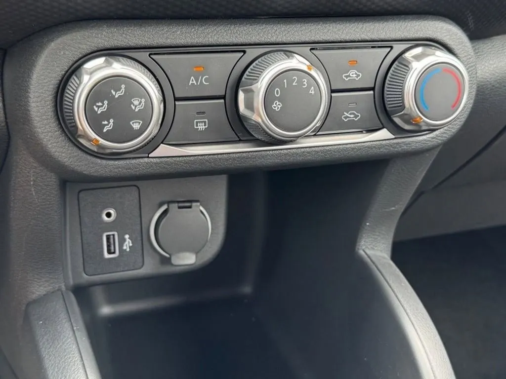 2025 Nissan KICKS PLAY Base - Photo 13