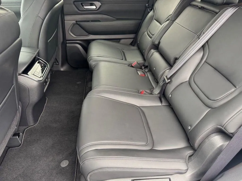 2026 Nissan Armada SV - Photo 21