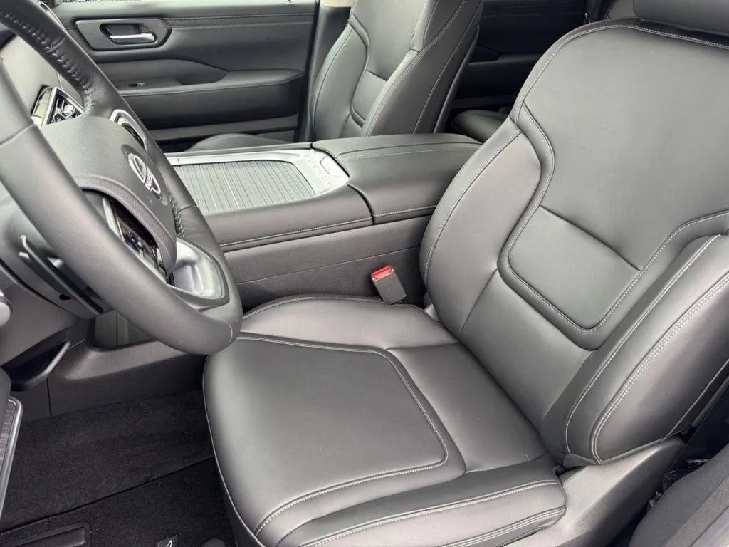 2026 Nissan Armada SV - Photo 10