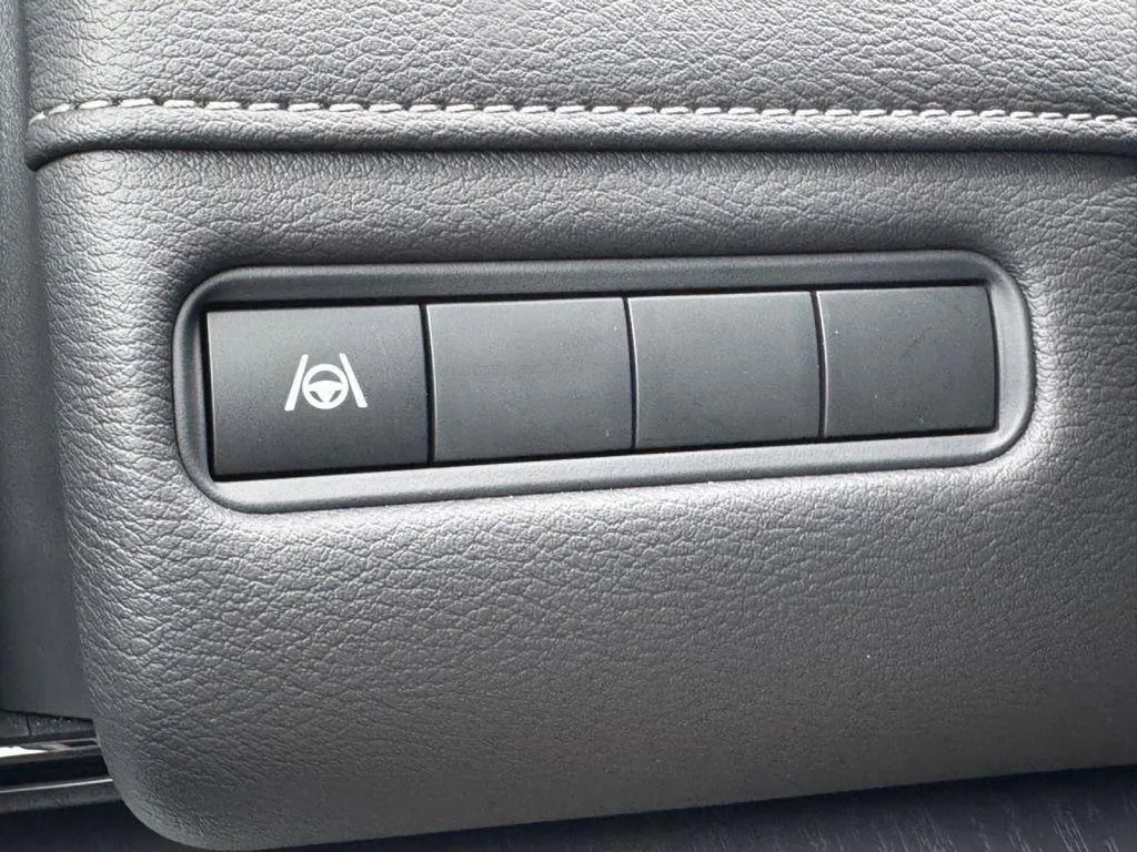 2026 Nissan Armada SV - Photo 17