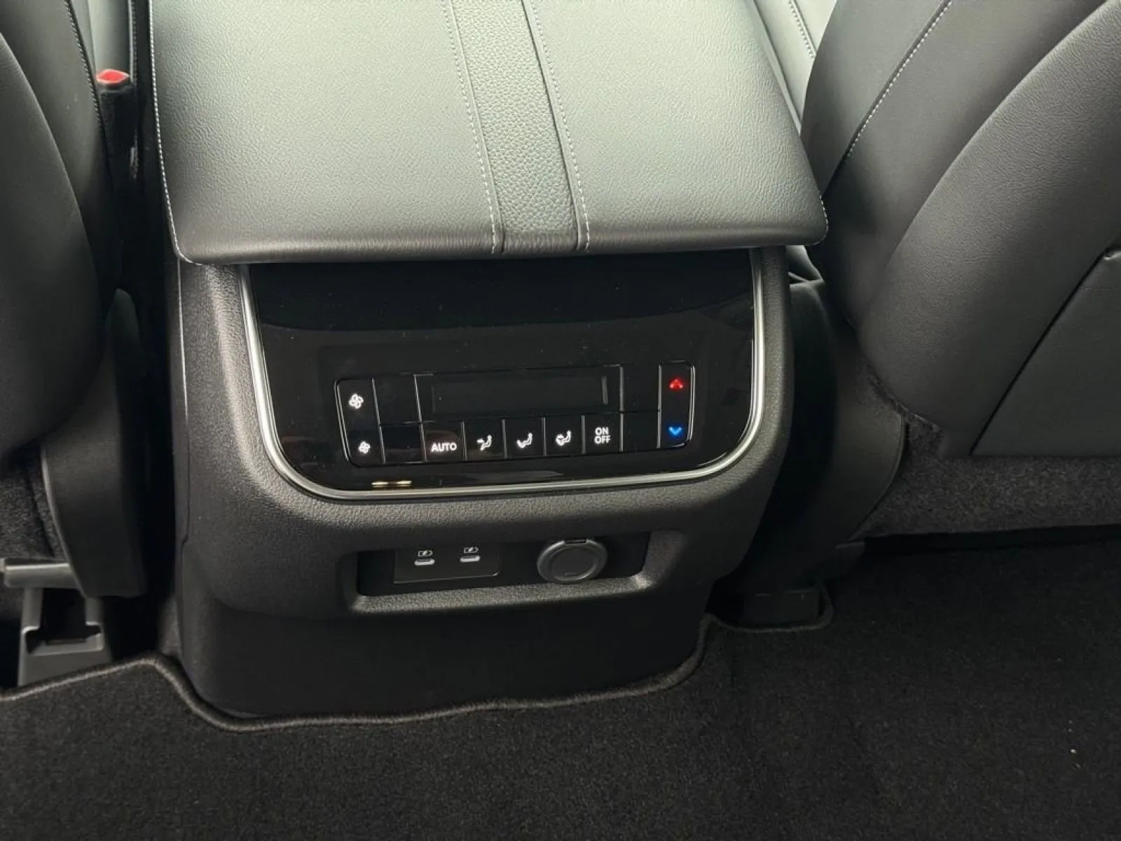 2026 Nissan Armada SV - Photo 20
