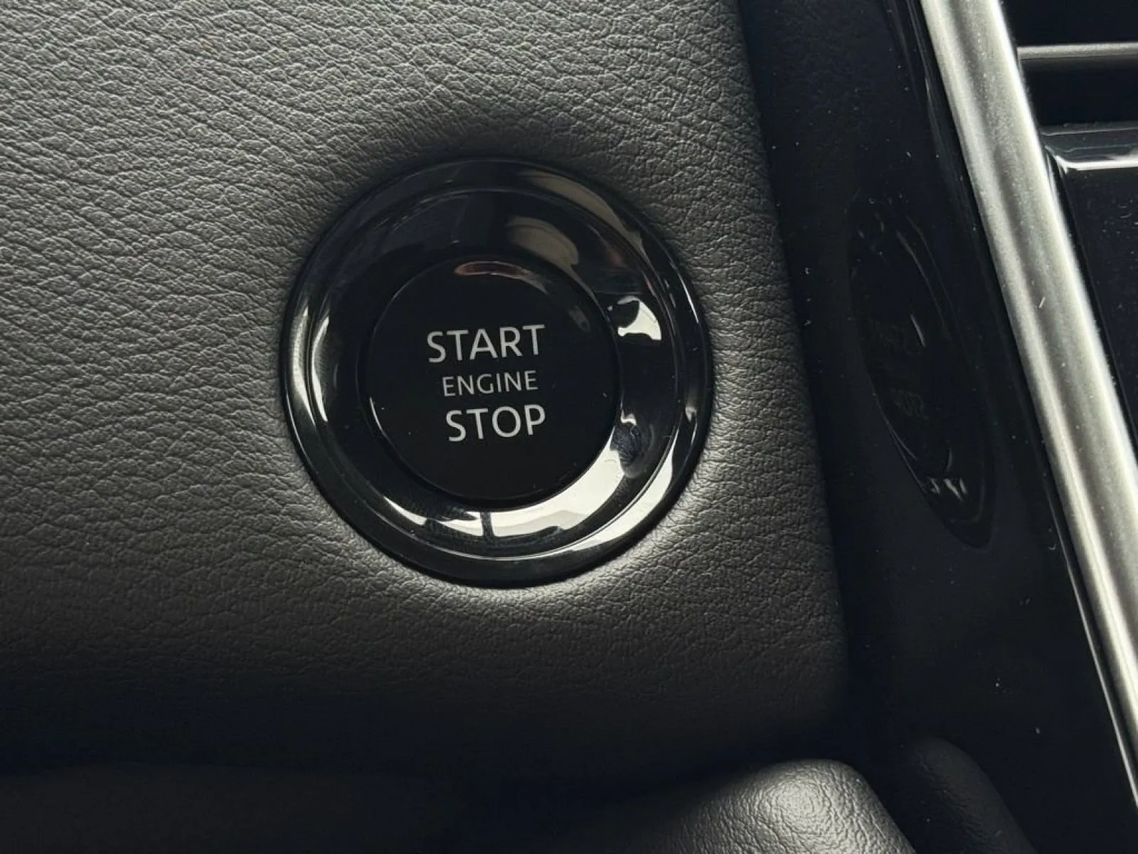 2026 Nissan Armada SV - Photo 18