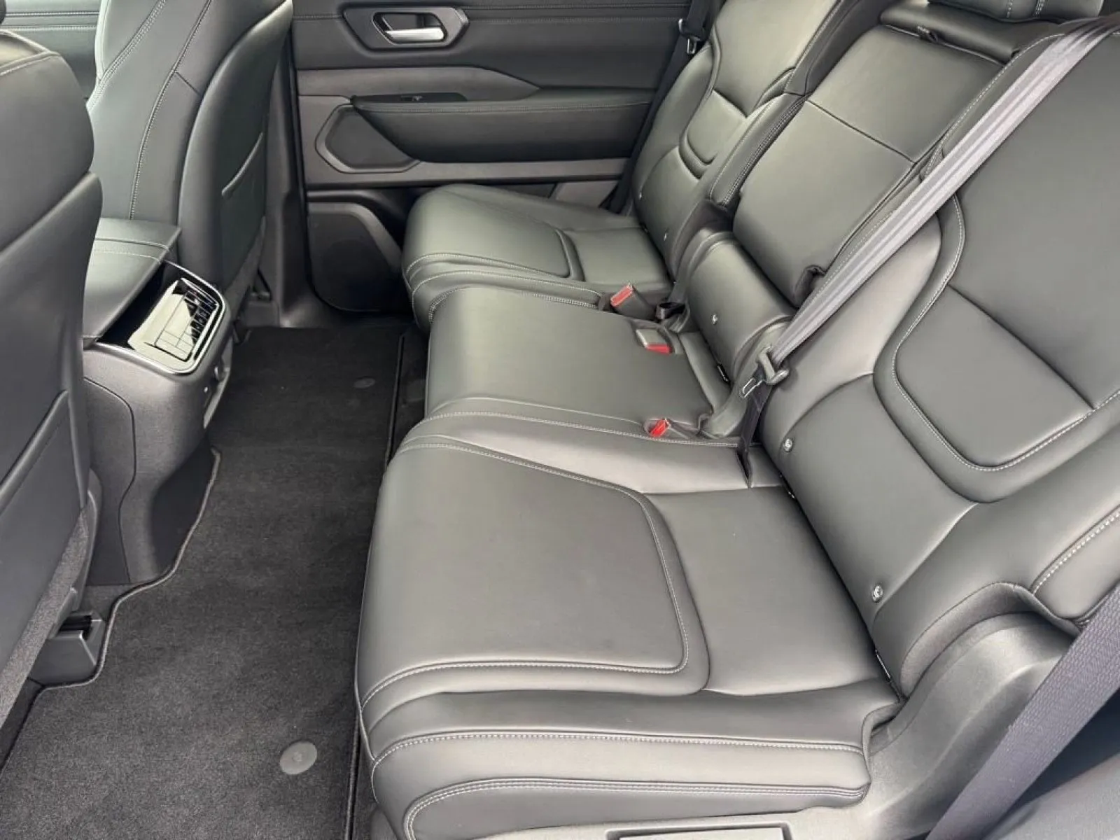 2026 Nissan Armada SV - Photo 21