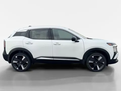 More photos of 2026 Nissan Kicks SR at Morristown Nissan, TN