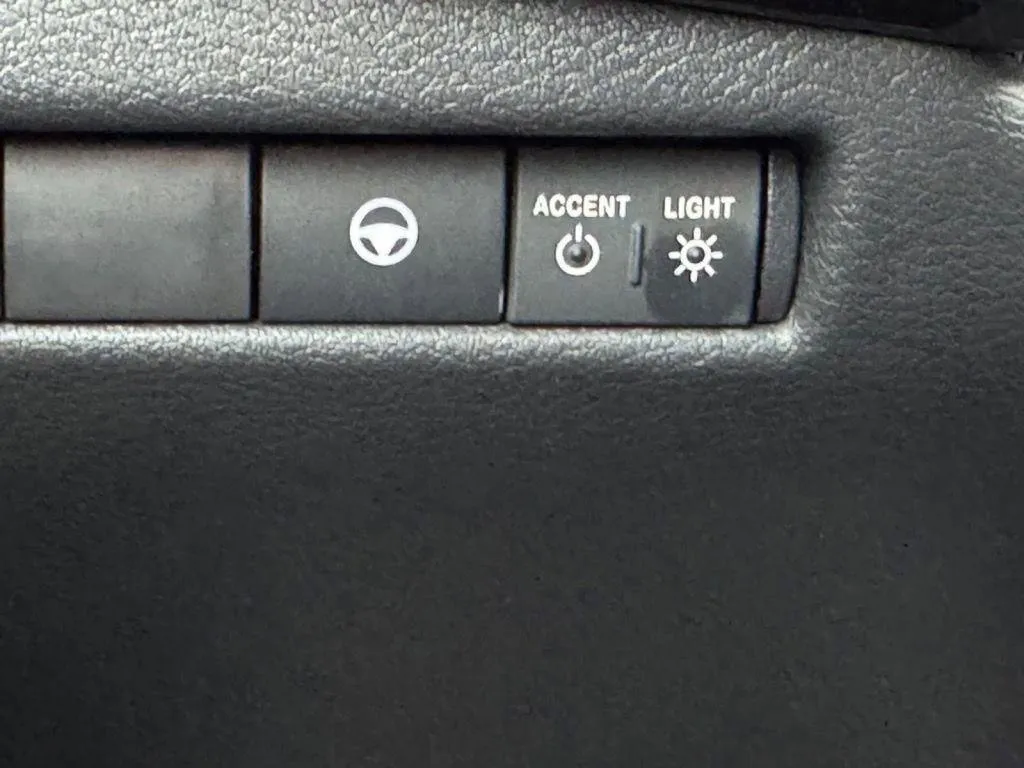 2026 Nissan KICKS SR AWD - Photo 16