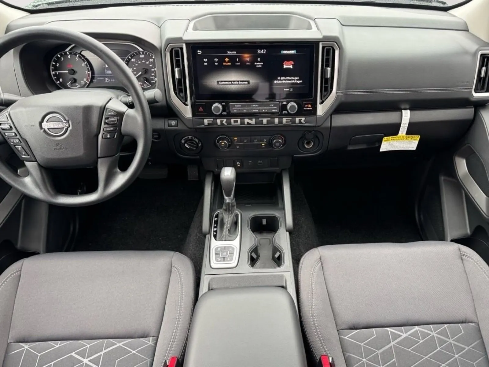 2026 Nissan Frontier SV - Photo 9