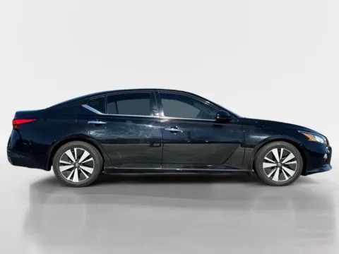 More photos of 2021 Nissan Altima 2.5 SL at Morristown Nissan, TN