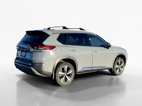 More photos of 2021 Nissan Rogue SL at Morristown Nissan, TN