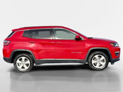 More photos of 2018 Jeep Compass Latitude at Morristown Nissan, TN