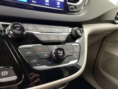 More photos of 2024 Chrysler Pacifica Touring L at Morristown Nissan, TN