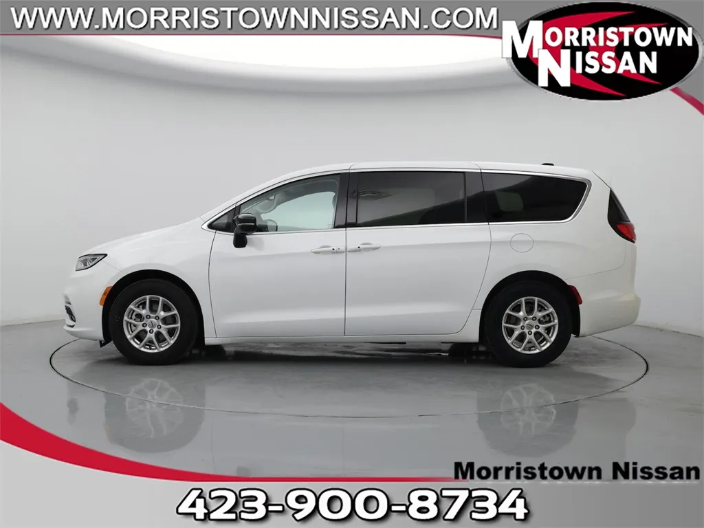 White 2024 Chrysler Pacifica Touring L for sale in Morristown, TN