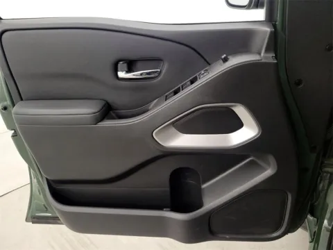 More photos of 2022 Nissan Frontier SV at Morristown Nissan, TN