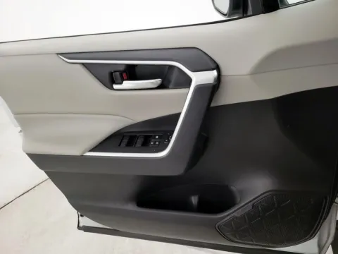 More photos of 2021 Toyota RAV4 Hybrid XLE at Morristown Nissan, TN