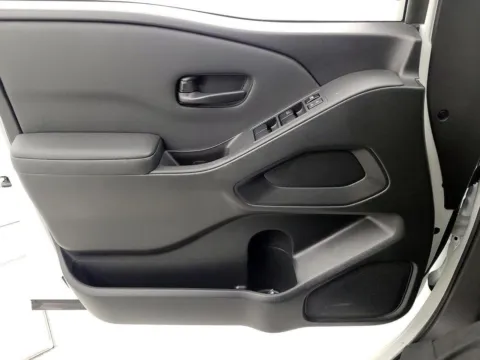 More photos of 2022 Nissan Frontier S at Morristown Nissan, TN