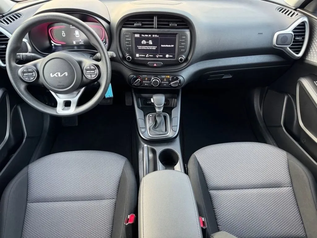 2025 Kia Soul LX - Photo 9
