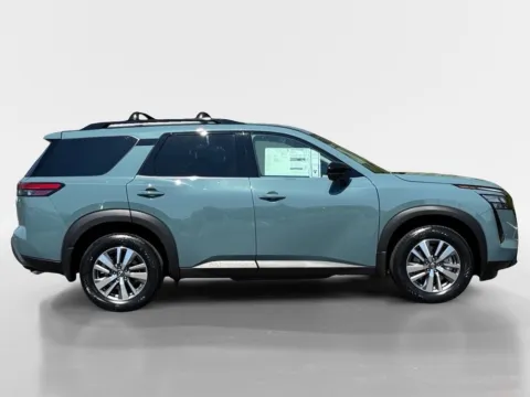More photos of 2026 Nissan Pathfinder SL at Morristown Nissan, TN