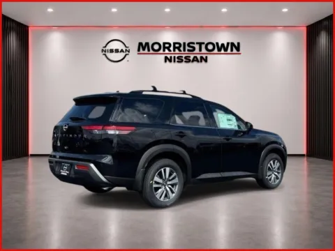 More photos of 2026 Nissan Pathfinder SL at Morristown Nissan, TN