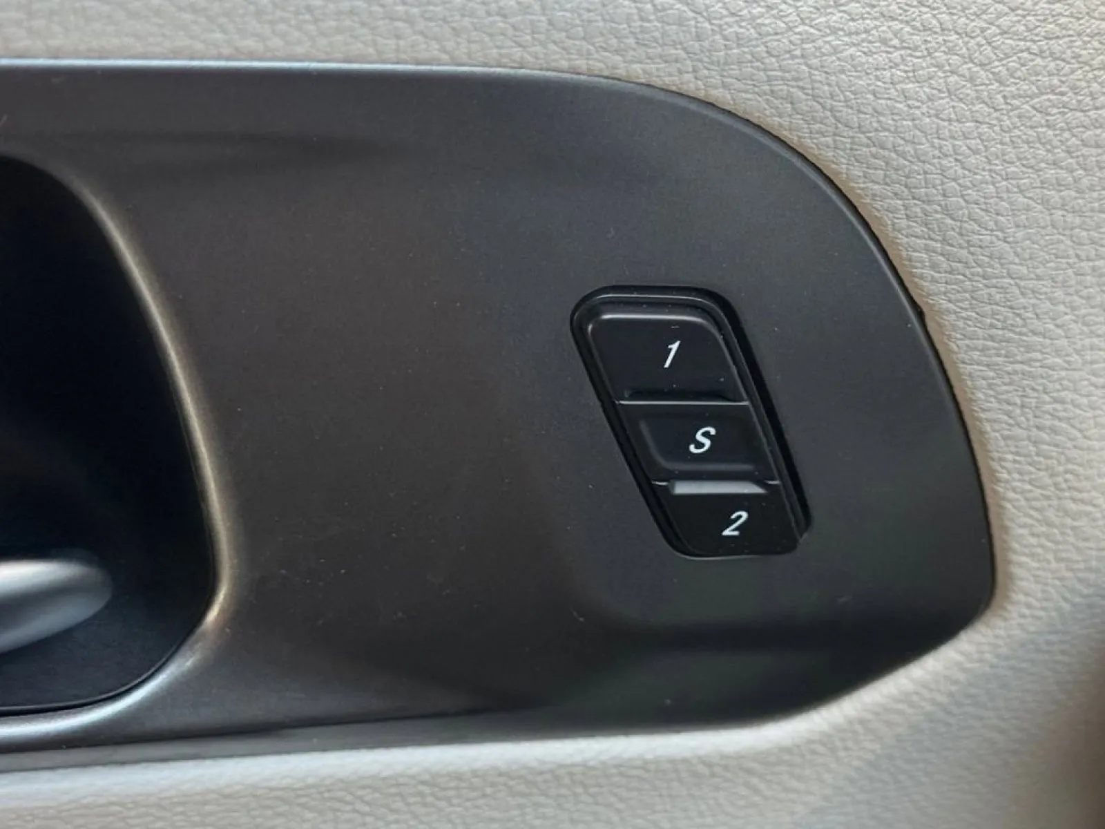 2025 Chrysler Pacifica Limited - Photo 18