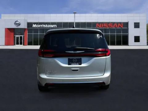 More photos of 2025 Chrysler Pacifica Limited at Morristown Nissan, TN
