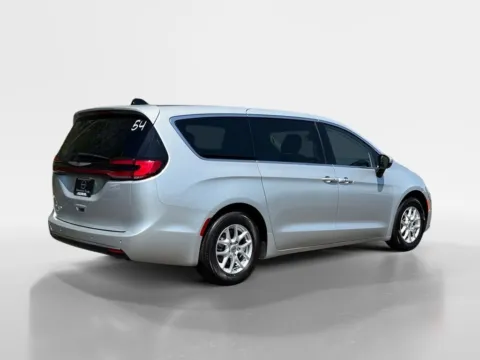 More photos of 2025 Chrysler Pacifica Limited at Morristown Nissan, TN
