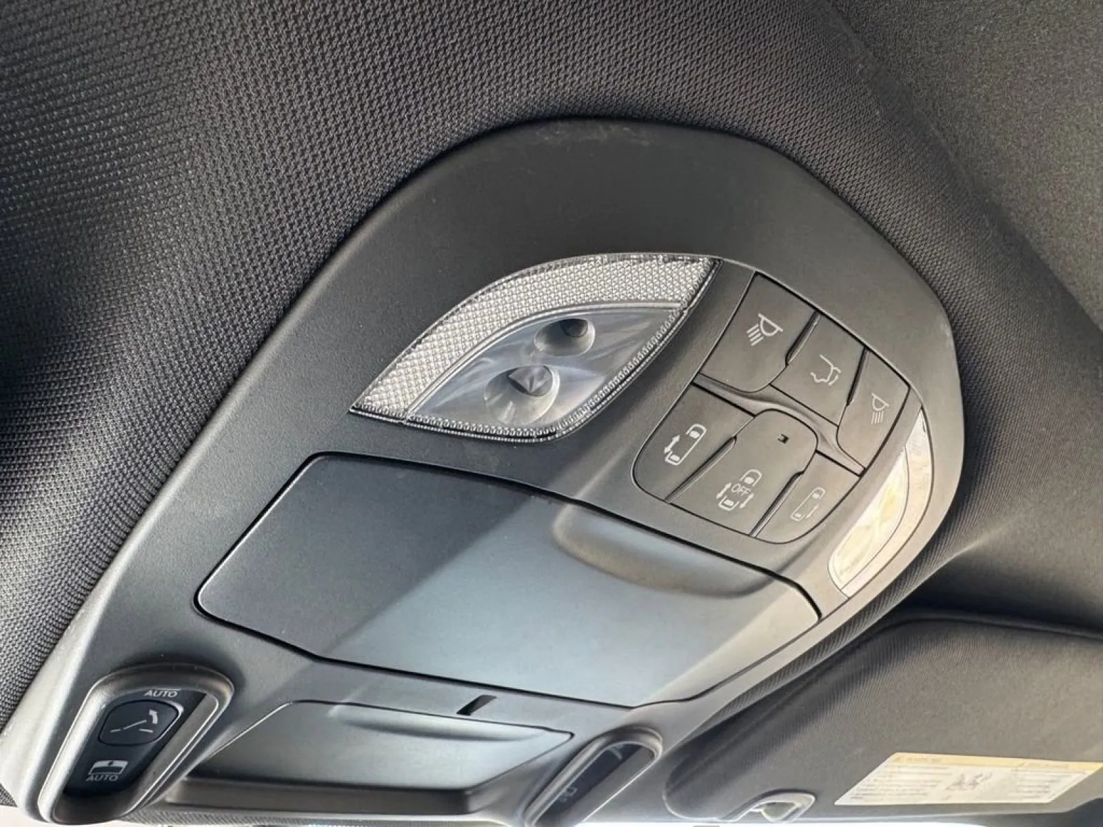 2025 Chrysler Pacifica Limited - Photo 10