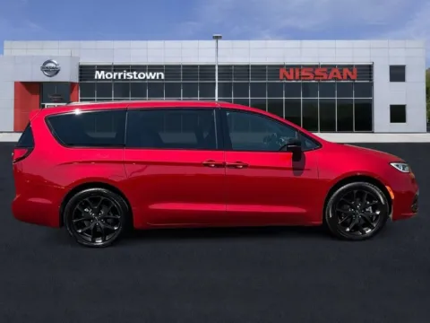 Photos of 2025 Chrysler Pacifica Limited for sale in Morristown, TN at Morristown Nissan