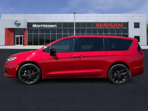 More photos of 2025 Chrysler Pacifica Limited at Morristown Nissan, TN