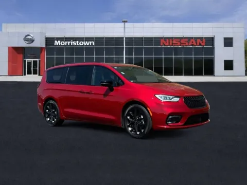 Silver 2023 Chrysler Pacifica Touring L for sale in Morristown, TN