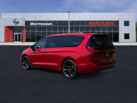 More photos of 2023 Chrysler Pacifica Touring L at Morristown Nissan, TN