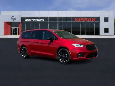 Silver 2023 Chrysler Pacifica Touring L for sale in Morristown, TN