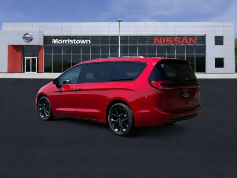 More photos of 2023 Chrysler Pacifica Touring L at Morristown Nissan, TN