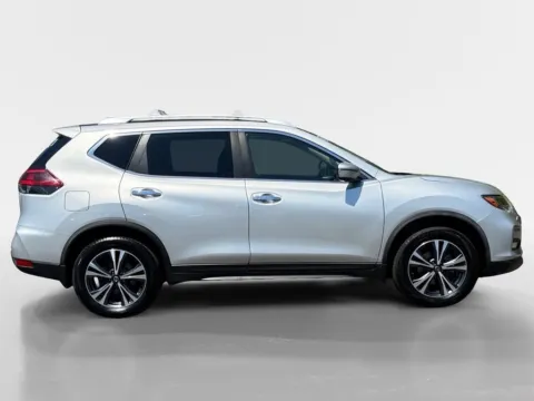 More photos of 2020 Nissan Rogue SV at Morristown Nissan, TN