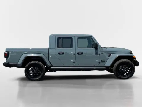 More photos of 2025 Jeep Gladiator Nighthawk at Morristown Nissan, TN