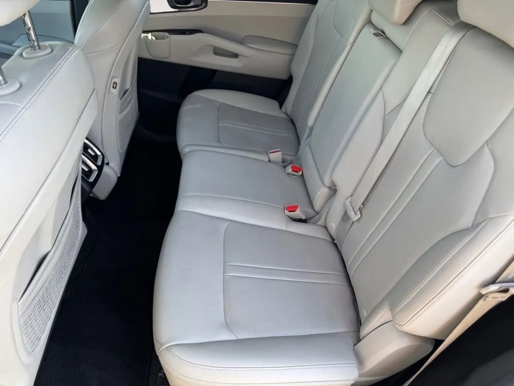 2022 Kia Sorento S - Photo 21