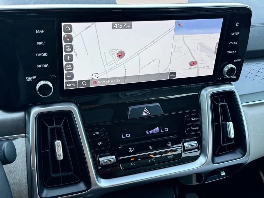 2022 Kia Sorento S - Photo 11