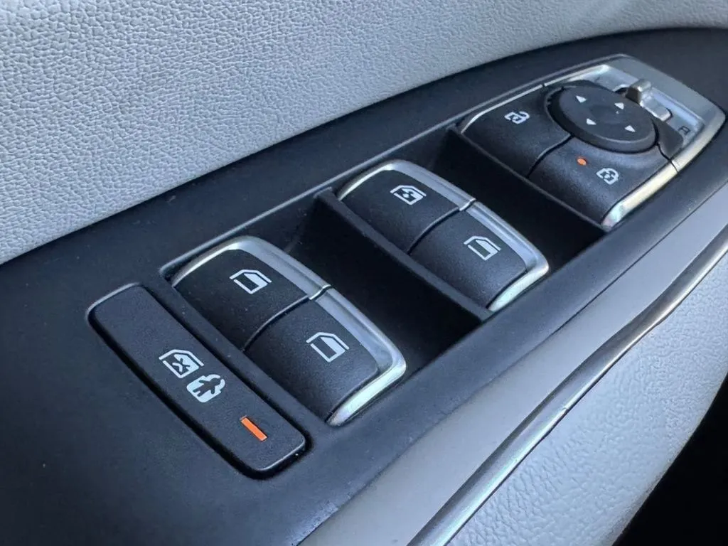 2022 Kia Sorento S - Photo 18